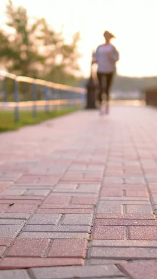 Strata Run ad: runners at sunset and on a track